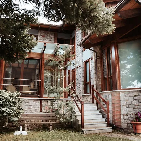 Cliffside Retreat Pavliani