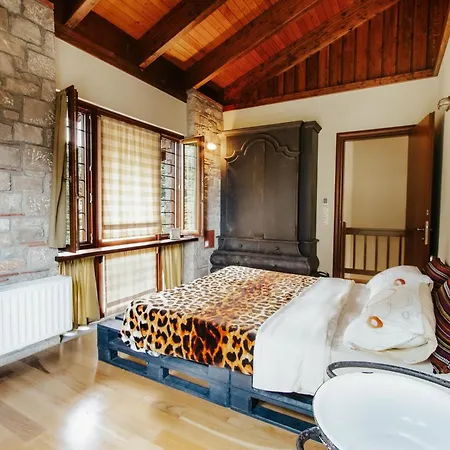 Nyaraló Cliffside Retreat *